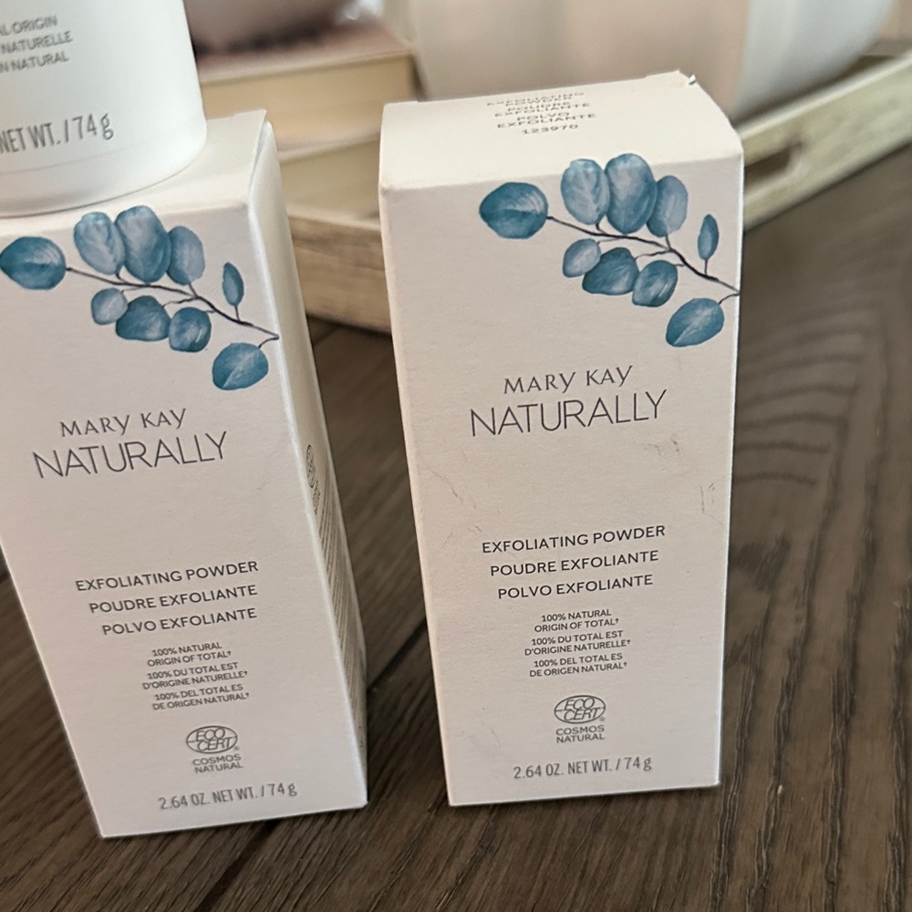 Mary Kay Naturally Exfoliating Powder with Blue Accents